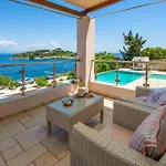 Sea View With Pool Appartement *